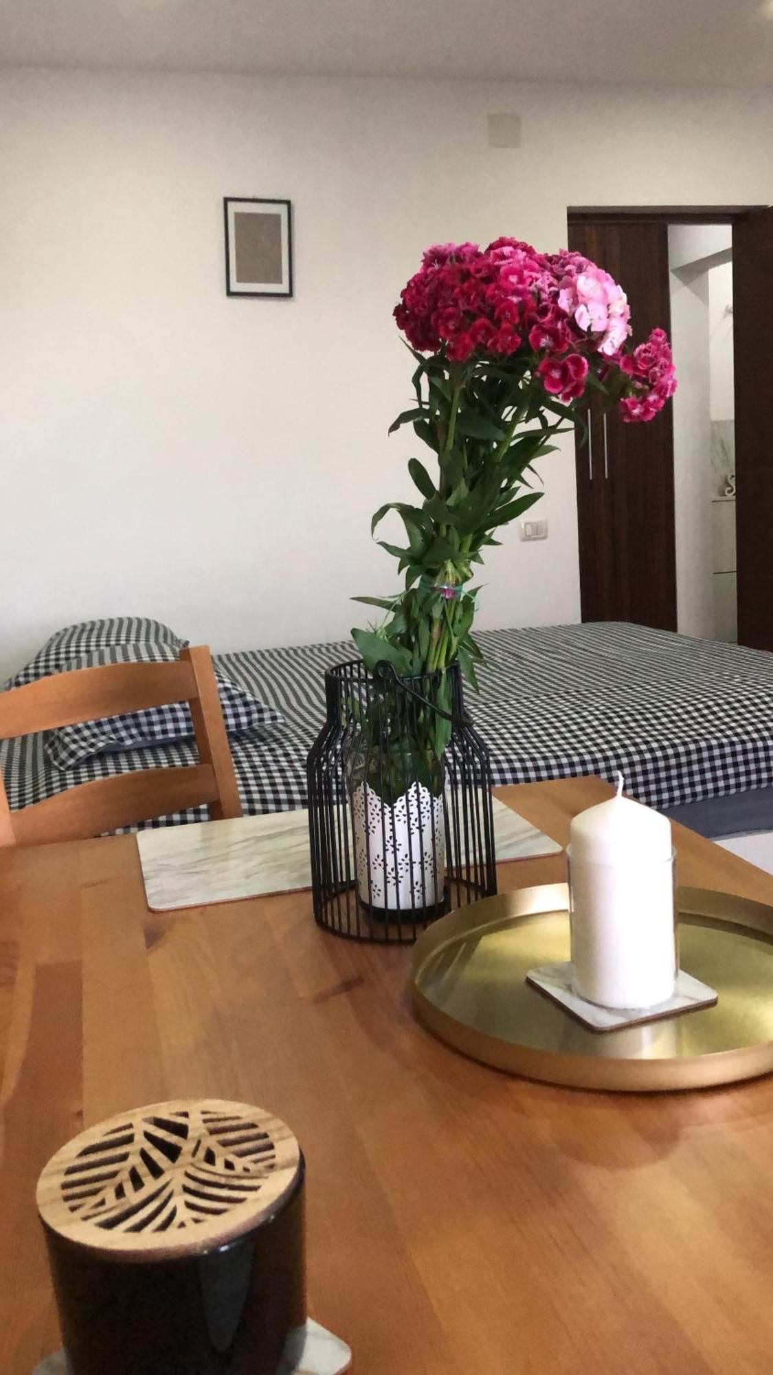 Garsoniera Relax Drumul Taberei Bucureşti Exterior foto